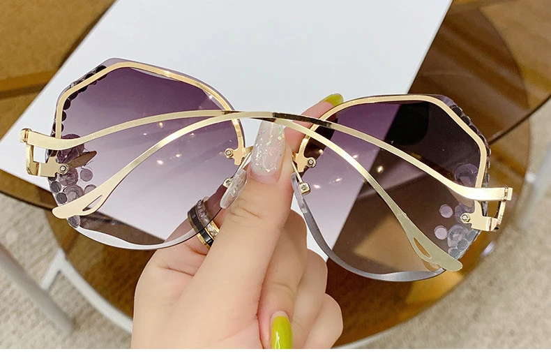 Fashion Anti-UV Diamond Sunglasses Women UV400 Rimless Vintage Sun Glasses Rhinestone Retro Sunglass Luxury Designer Oculos