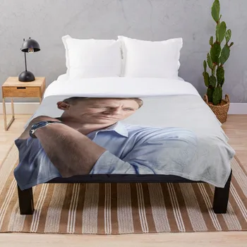 

Daniel Craig Throw Blanket Soft Sherpa Blanket Bed Sheet Single Knee Blanket Office Nap Blanket