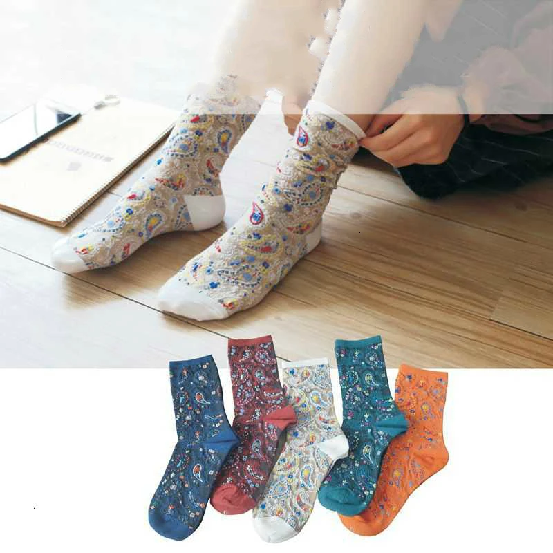 

New 2020 Spring Fashion Women Socks Funny Cotton National Style Floral Printed Ladies Socks Vintage Casual Calcetines Mujer