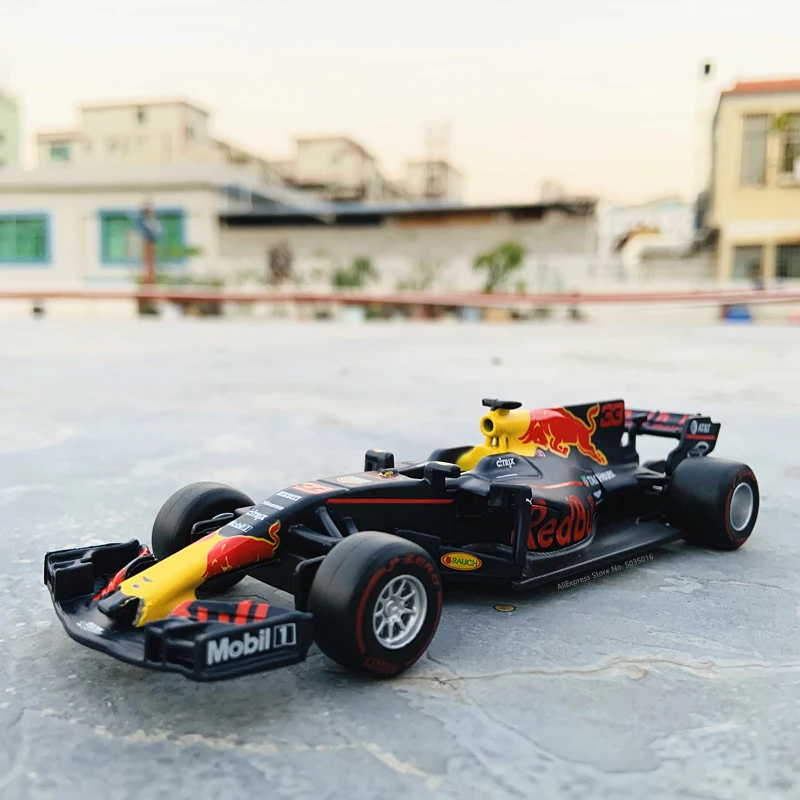 

Bburago 1:32 RB13 Ferrari Red Bull Mercedes-Benz Formula One car with acrylic display box die-casting car model collection gift