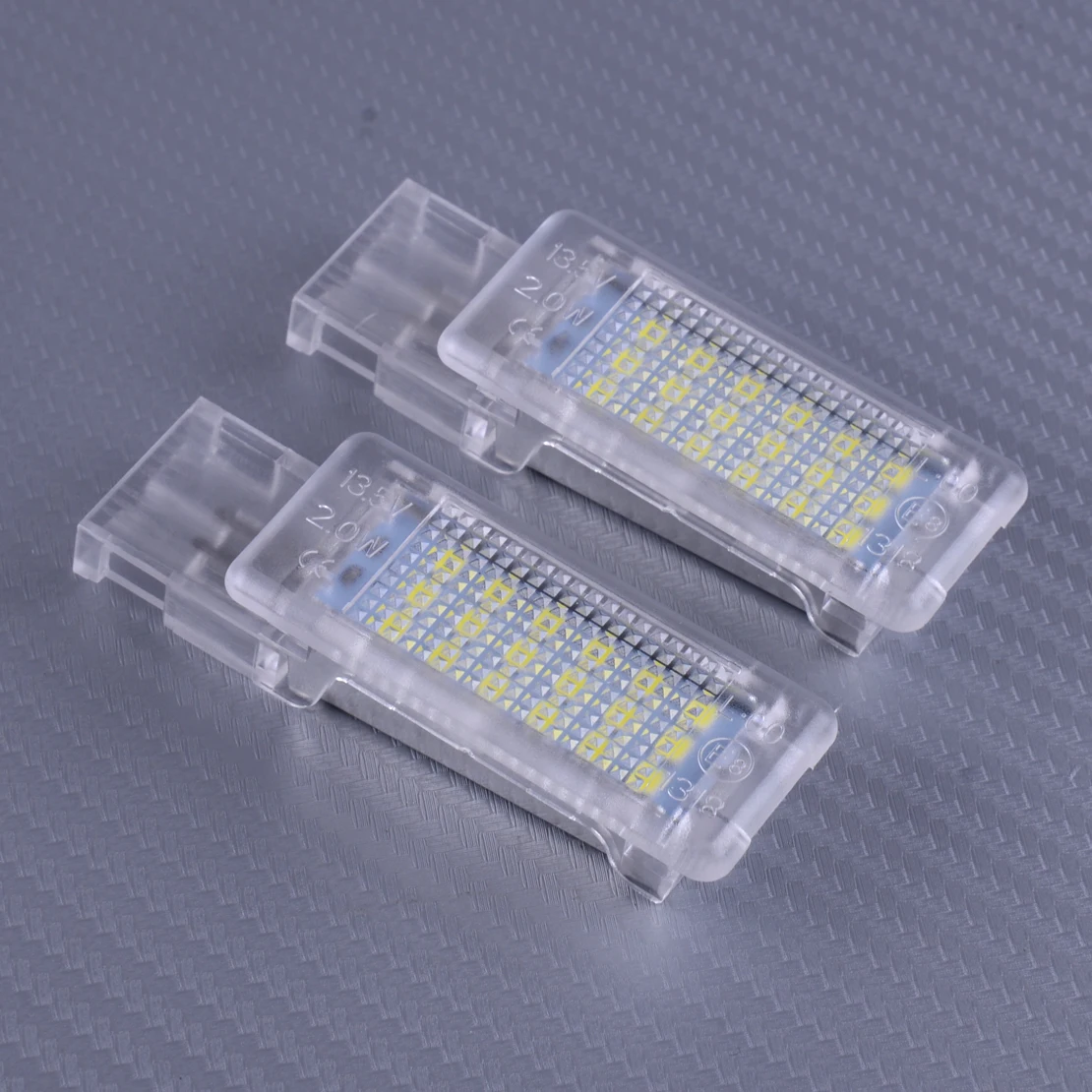 

DWCX 2pcs 2 Pin LED Footwell Light Lamp White Fit For VW Volkswagen Golf 5 6 Jetta Passat Sharan Touareg Eos Scirocco Alhanmbra