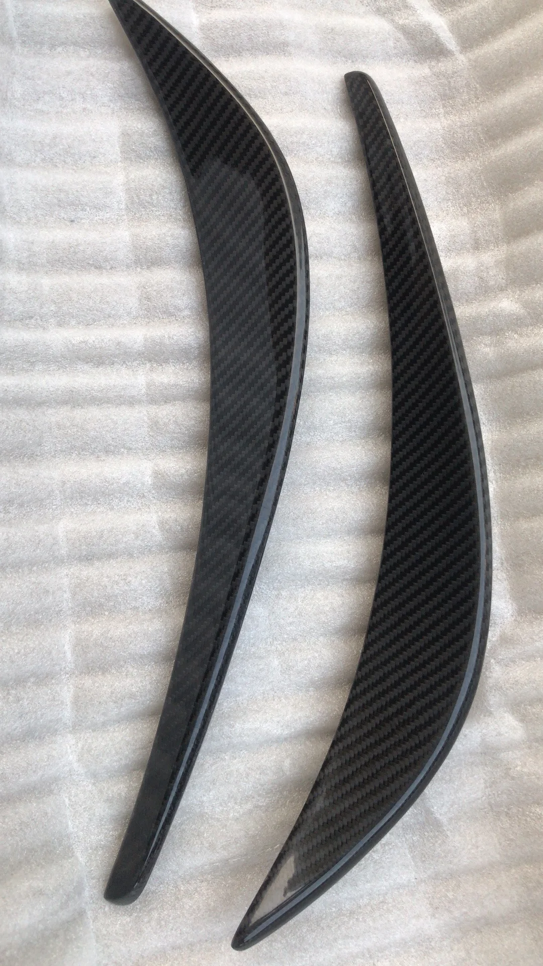 For Audi R8 V8 V10 Front Bumper Splitter Car Decoration Carbon Materials 1 Pair