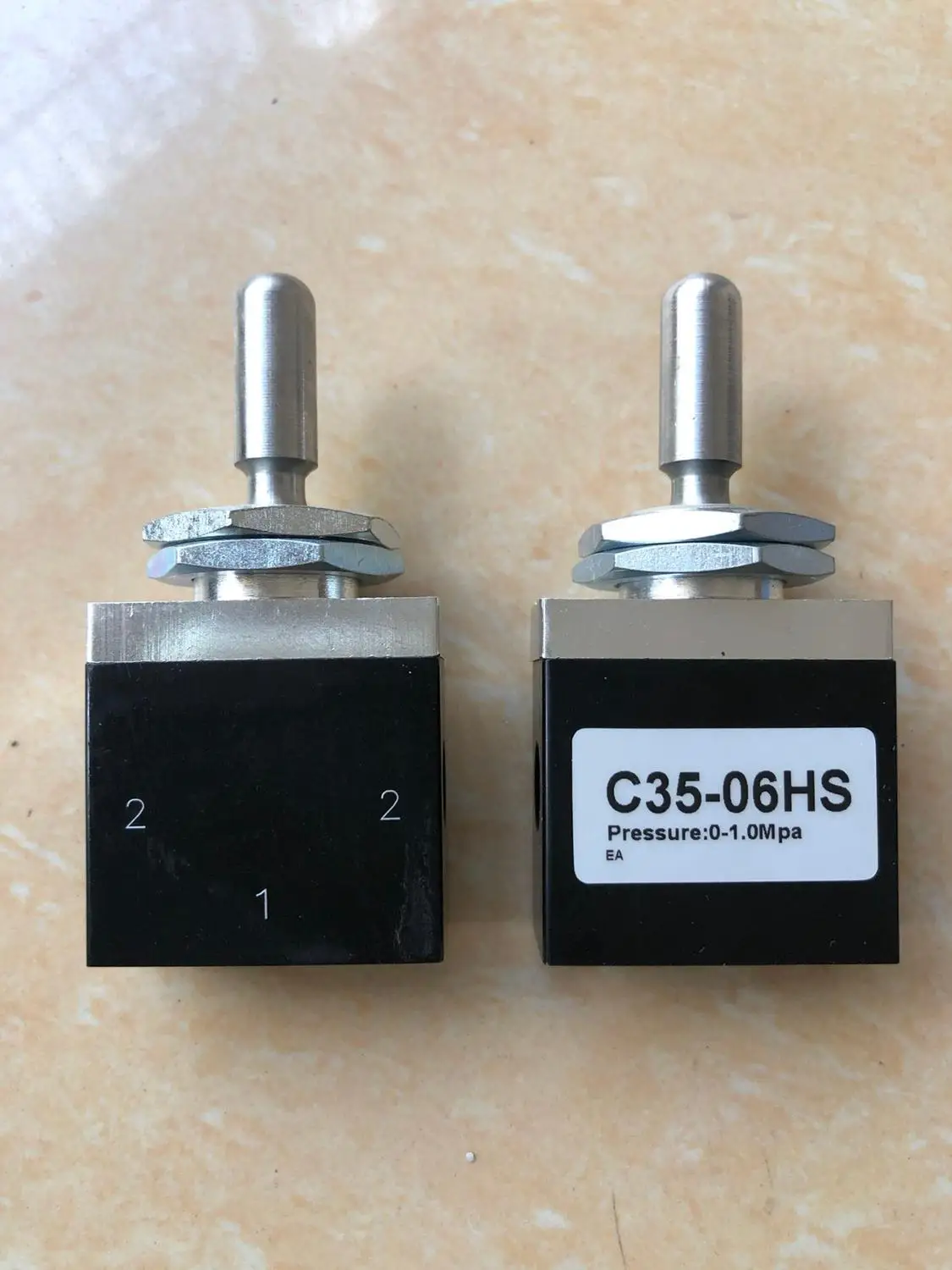 

Original new 100% button type switch pneumatic valve C35-06HS manual valve 0-1.0Mpa