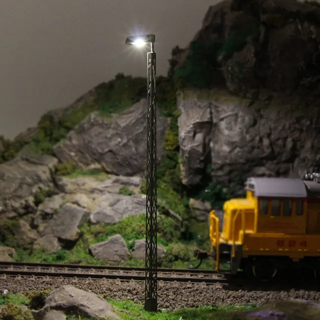 LQS55 Model Railway Layout 3pcs OO HO N Scale Lattice Mast Lamp Track Light Bright White LED