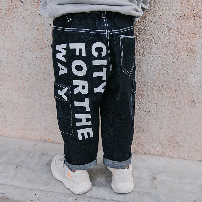 Детские джинсы штаны для мальчиков весенне-осенние широкие брюки в Корейском стиле для маленьких мальчиков, г., весенний западный стиль