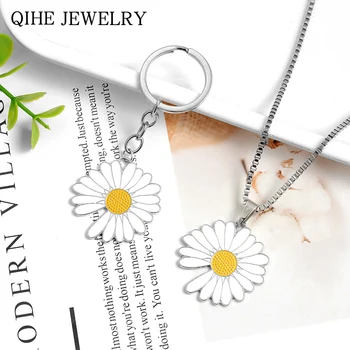 

Flower Daisy Pendant Necklace Fashion Lightning Plant Keychain K-Pop Popular Keyring Jewelry Gifts For Women Men