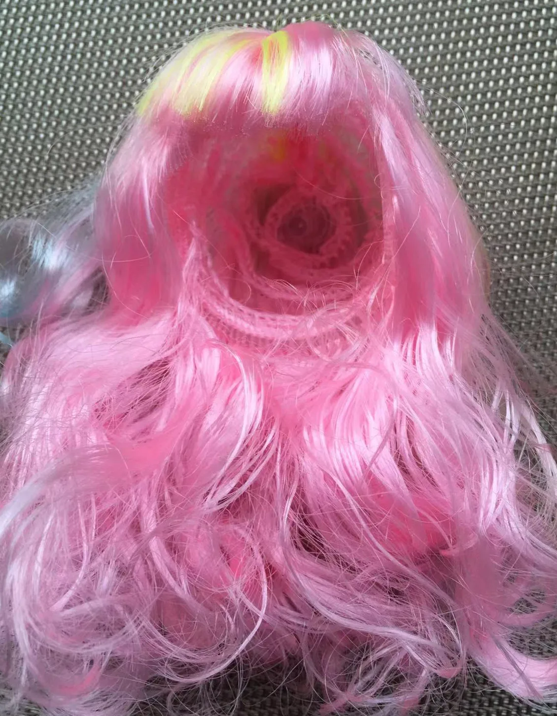 Bonbonfarbene kleine Perücke für Puppenspielzeugkopf DIY Prinzessinnenhaar Perücke im Maßstab 1:6 in Gold, Lila, Rosa, Grün, Schwarz, Beige – Detail 22