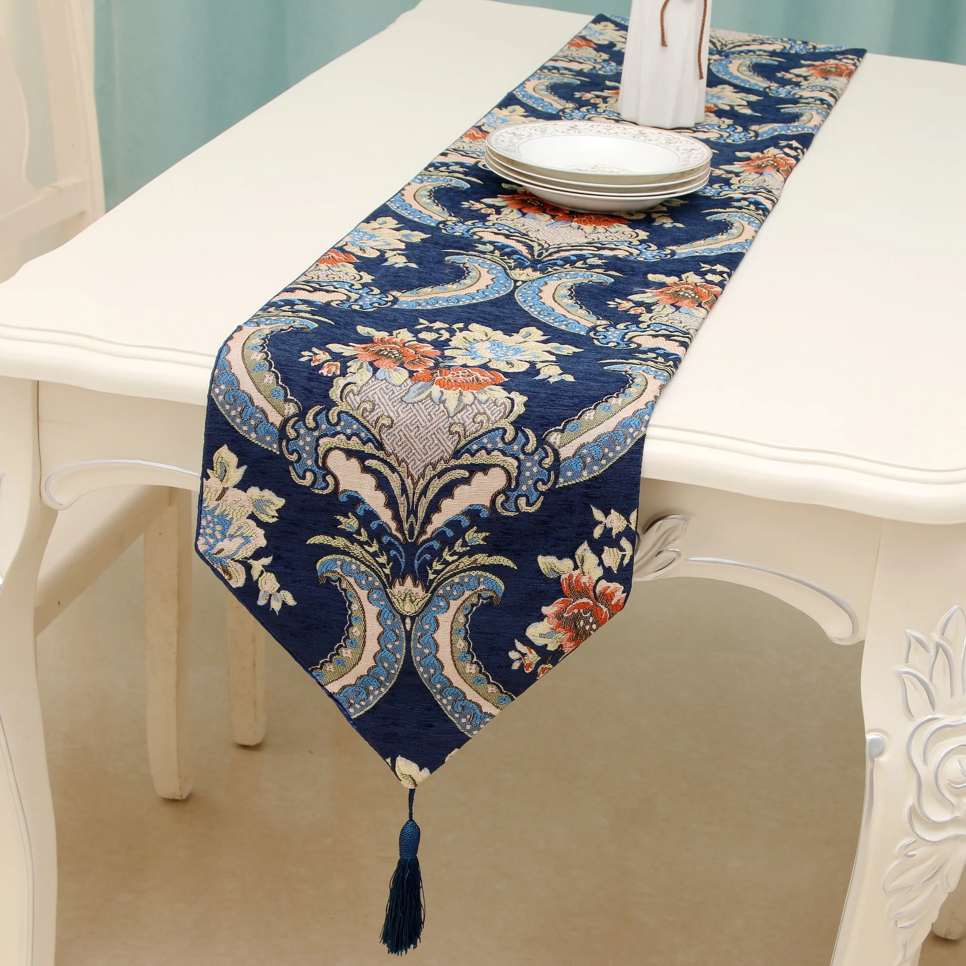 

high quality US european style table runner wholesale thick embroider table runner for wedding hotel dinner party