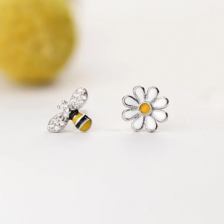 Accessori Semplici Dei Monili Di Cerimonia Nuziale Di Modo Delle Donne Degli Orecchini Del Fiore Dell'Ape Dell'Argento Sterlina 925