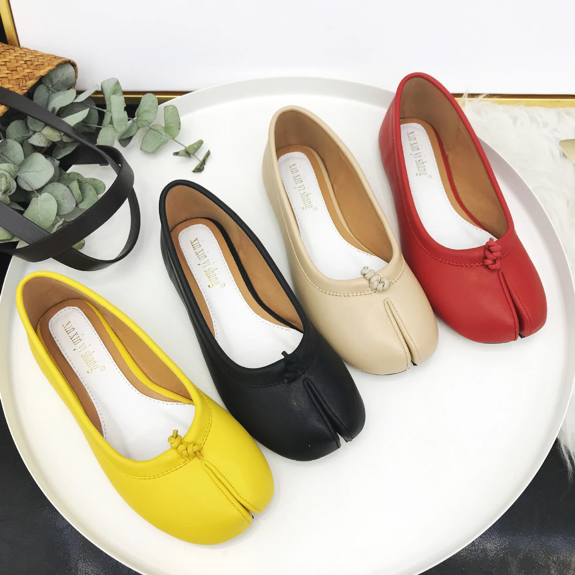 

Europe And America New Style 2019 Spring New Style Candy-Colored Flat Casual Large Take Shoes Women's Large Size Shoes