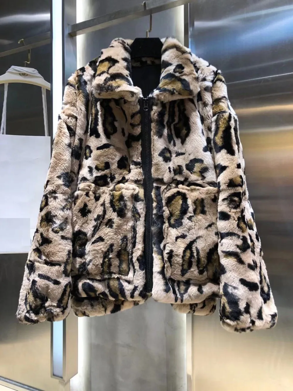 11.8 Autumn Winter New Women Fashion tide leopard real fur keep warm coat loose Real rabbit fur overcoat