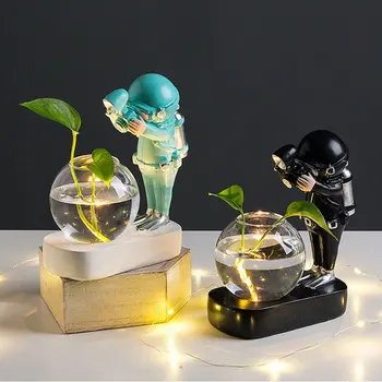

Nordic Flower Pot Hydroponic Astronaut Diver Plant Vase Coffee Shop Table Fashion Personality Home Decoration Glass Vase Gift