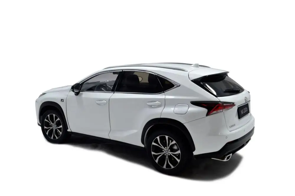 Модель Paudi 1/18 1:18 весы LEXUS NX 200t белый литой модельный автомобиль двери открыть