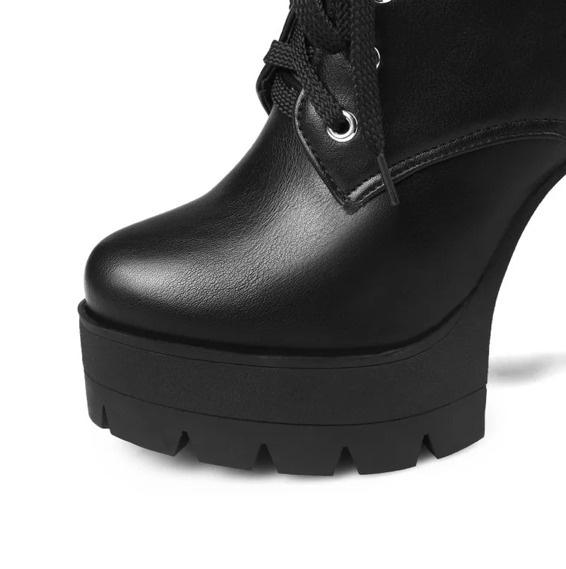 MAZIAO; коллекция года; ботинки в байкерском стиле с заклепками; сезон осень-зима; женская обувь на толстом высоком каблуке; женские ботильоны на платформе со шнуровкой и круглым носком