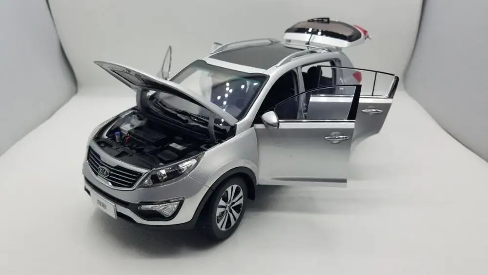 1:18 литая модель для Kia Sportage R 2011 Серебряный внедорожник редкий сплав игрушечный