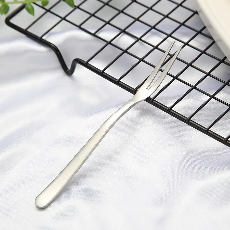 10 Strands/Lot Modern Style Stainless Steel Fruit Fork Portable Travel Cutlery Set Camping Picnic Set Tableware Dinnerware - Цвет: 6 130mm