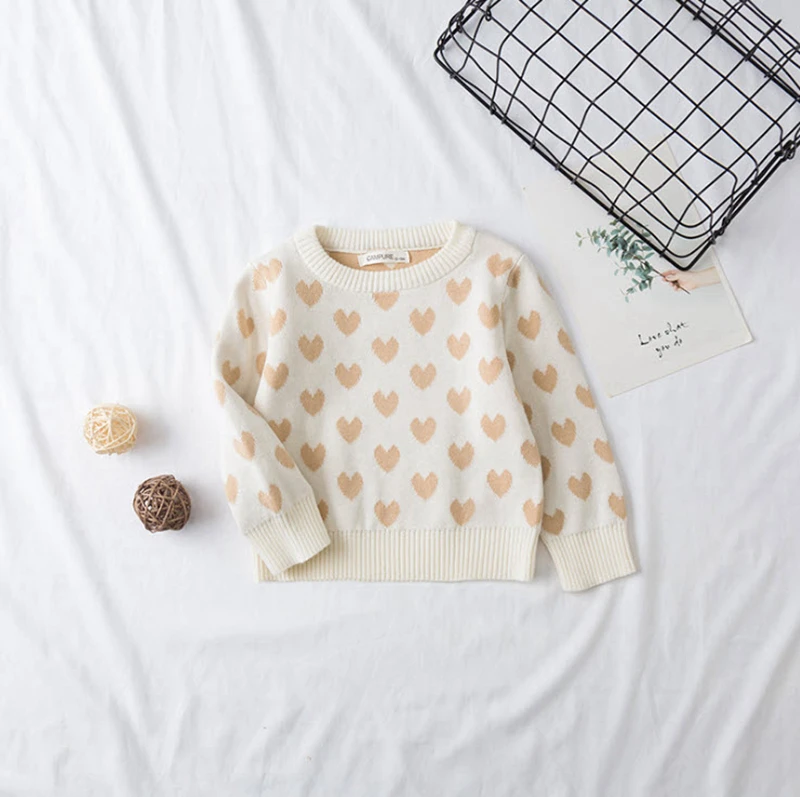 Свитера для маленьких девочек; детская одежда; хлопковый детский вязаный свитер; пуловер с милым сердечком для девочек; GW127