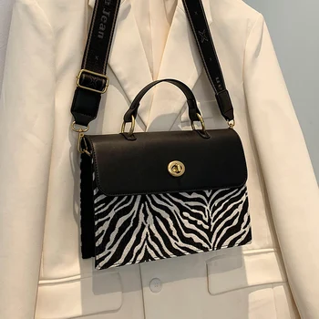 

New Sense of Quality Small Bag New Fashion All-match Shoulder Bag Popular Crossbody Small Square Bag 2020 Autumn and Winter Flap