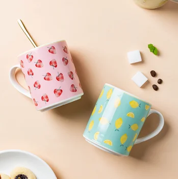 

Strawberry Cute Coffee Mug Ceramics Cartoon Nordic Personalised Couple Esspresso Cups Girl Gift Creative Coffee Cup Office DA60M