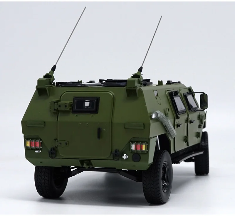 1:18 Dongfeng воин Внедорожный Бронированный автомобиль сплав 70-летие парадный военный бронированный автомобиль модели для подарка