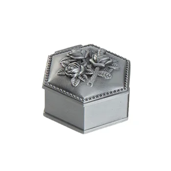 

Vintage Jewelry Box Storage Necklace Dustproof Travel Portable Retro European Style Organizer Tin Alloy Display Flower Carved
