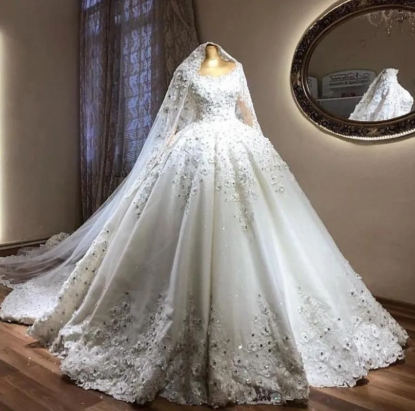 2023 Arabic Dubai Graceful Lace Flowers Wedding Dresses Scoop Neck