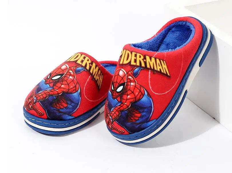 Spiderman red Зимние детские тапочки с рисунком для мальчиков; домашние тапочки с нескользящей мягкой подошвой; Детские хлопковые теплые тапочки; xq01 - Цвет: Spiderman red