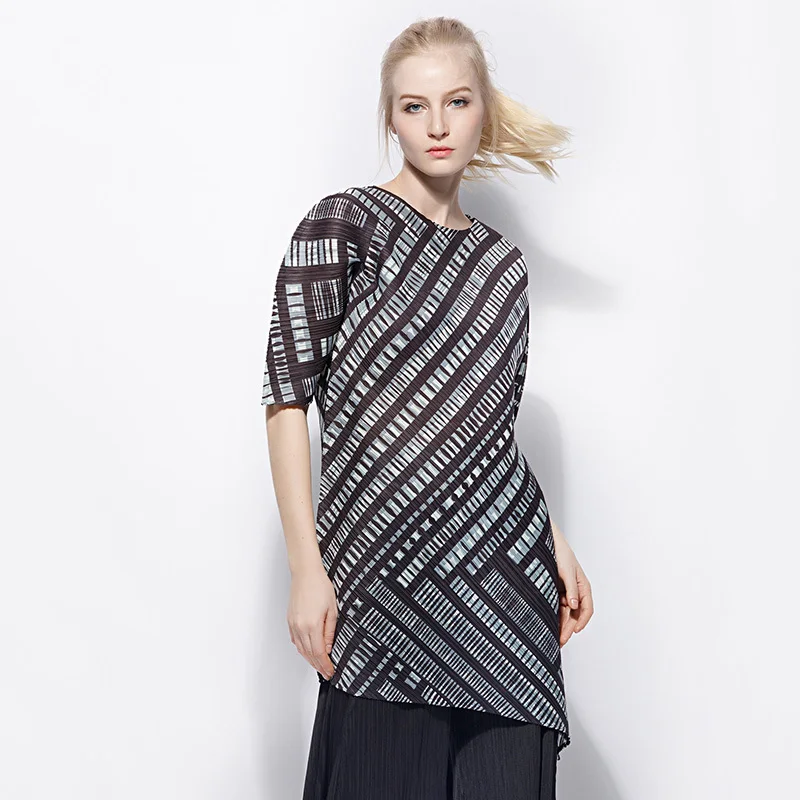 Dark grey Модная летняя плиссированная одежда с коротким рукавом для женщин с рюшами, в полоску, с круглым вырезом, Летняя асимметричная длинная футболка NA912 - Цвет: Dark grey