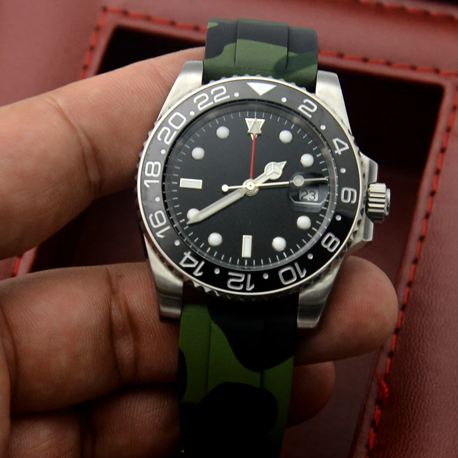 

Mechanical Men's Watch GMT Watch Automatic Movement Black Aseptic Dial Ceramic Rotating Bezel Camouflage Rubber Strap