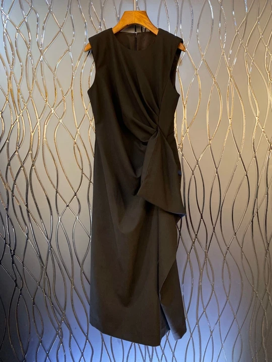 The new autumn and winter women's sleeveless net colored vest dress folds 1103