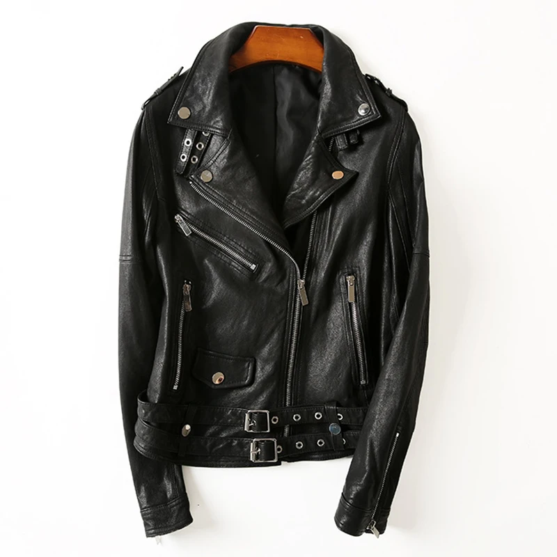 Женская короткая мотоциклетная куртка черная приталенная из натуральной