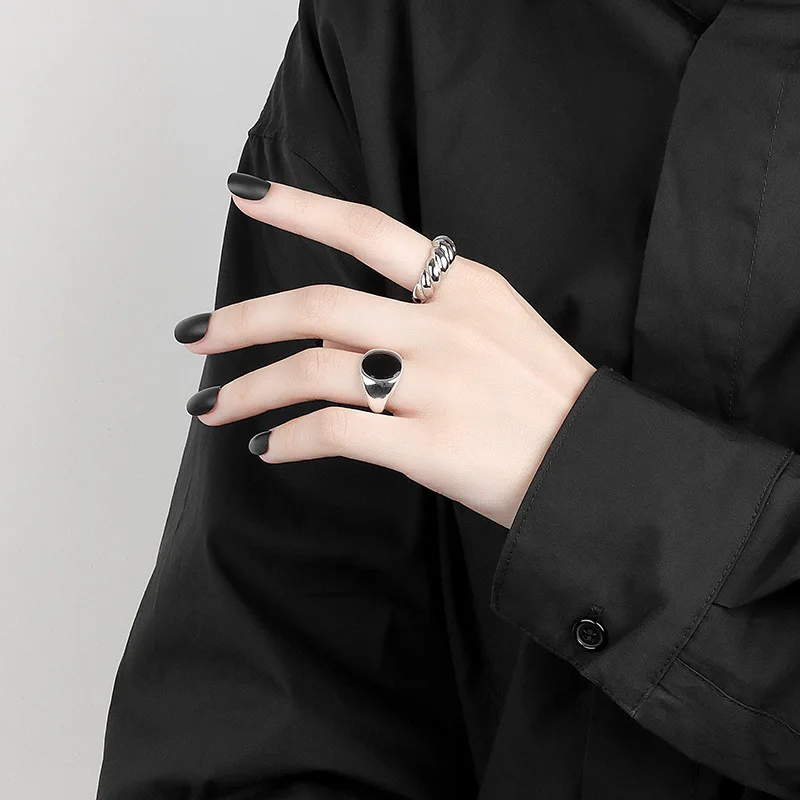 2025 Fashion Style Levi's trendiger silberner Fingerschmuck für die Feiertage, mit Damenringen, kreativen schwarzen, runden Abendgarderobe-Geschenken_voghion.com