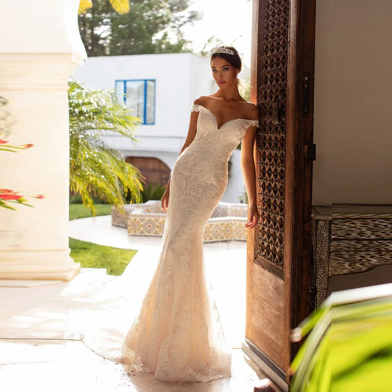 

Modern Elegant Lace Mermaid Back Out Wedding Gowns for Bride Off Shoulder Sleeves V Neckline Bridal Wedding Dresses Court Train