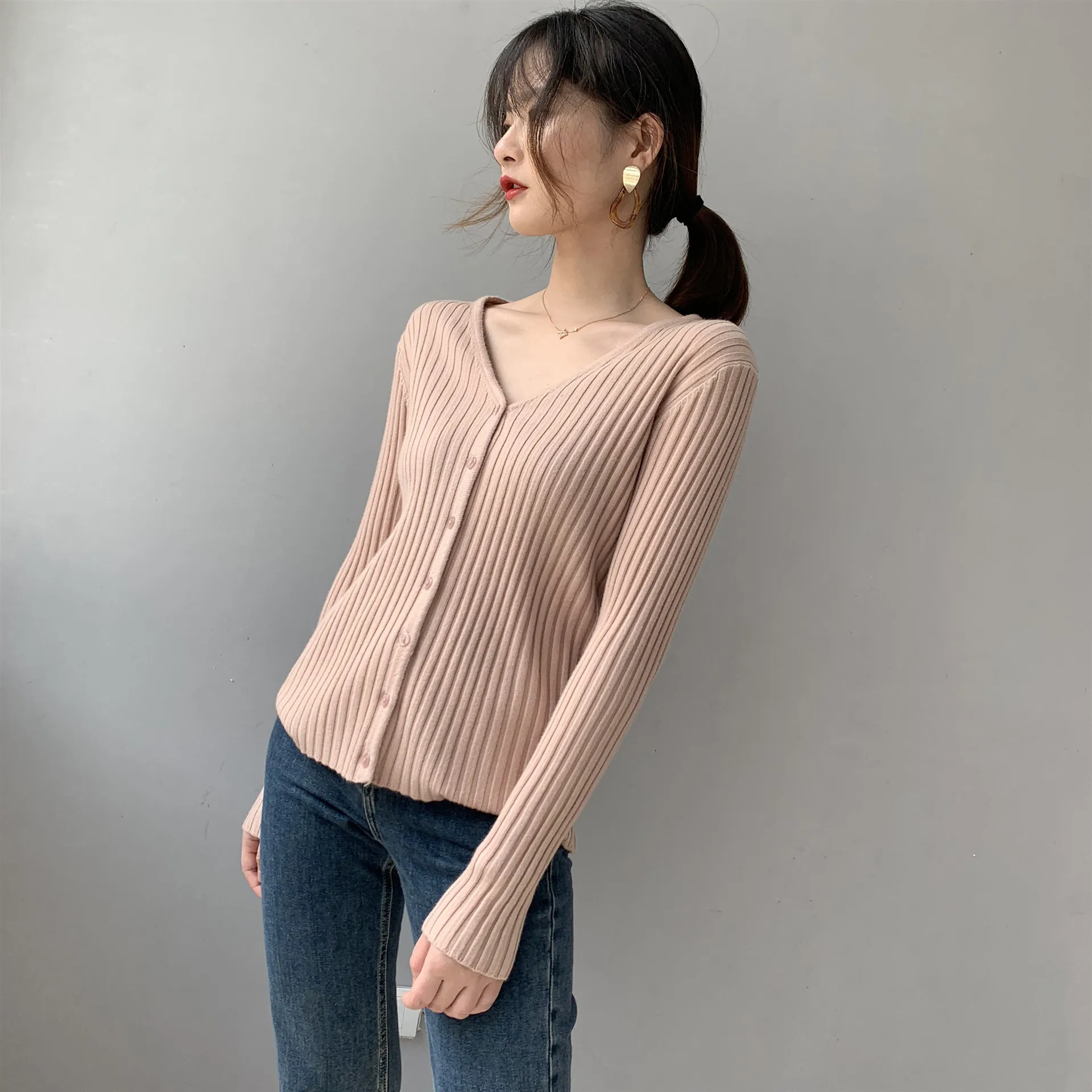 INNASOFAN Knitted sweater Women Autumn Spring long-sleeved cardigan Euro-American fashion chic elegant V-collar solid sweater - Цвет: Розовый