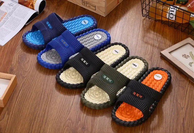 Популярная пляжная обувь; повседневные мужские сандалии; шлепанцы; Летние уличные вьетнамки на плоской подошве; нескользящие домашние массажные тапочки для ванной