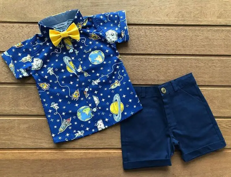 Детский Костюм Джентльмена для свадебной вечеринки для маленьких мальчиков синяя рубашка с короткими рукавами и принтом ракеты топ и шорты комплекты одежды