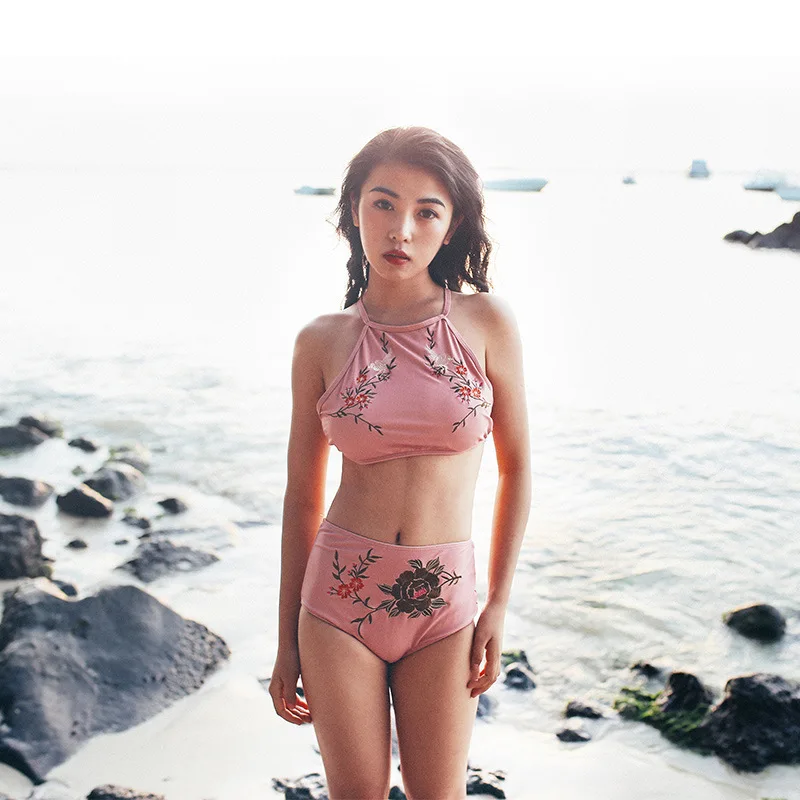 

Qi lu 2018 Women's Nation Retro Literature And Art Embroidered Sweet mei xian White Sexy Triangle Two-piece Swimsuits Three-piec