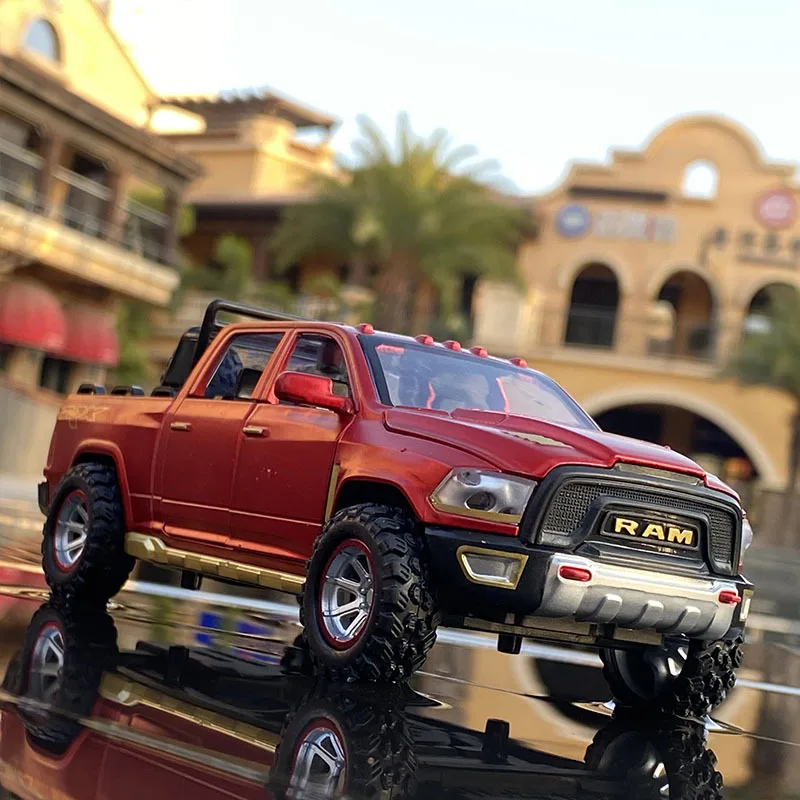 

Модель автомобиля Dodge Ram TRX, 1:32, металлическая, со звуком и светом