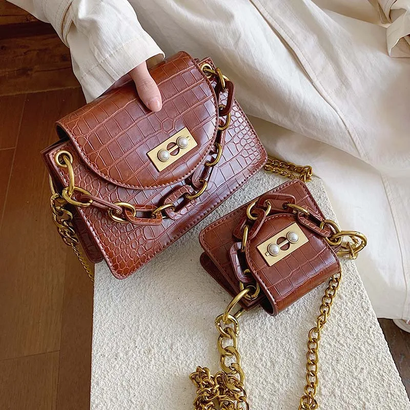 

Vintage Acrylic Chains Saddle Women Shoulder Bags Designer Handbags Luxury Crocodile Pu Leather Crossbody Bag Lady Small Purses