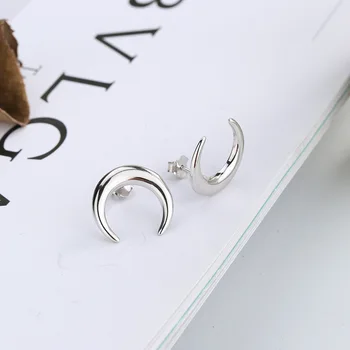 

100% Authentic 925 Sterling silver Smooth crescent moon Stud earring FINE jEWELRY TLE788