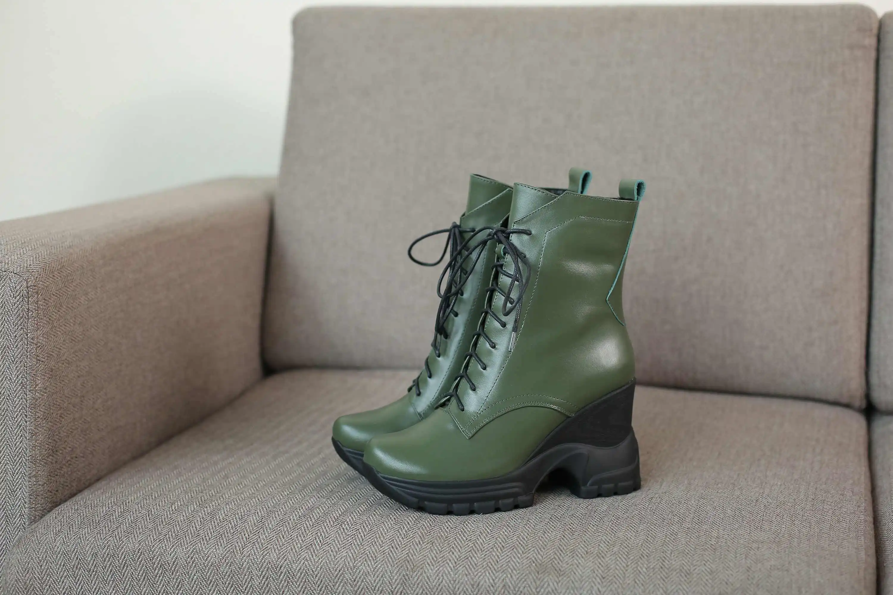Bottes femme/ботинки до середины икры женская обувь на высоком каблуке обувь из натуральной кожи с круглым носком на танкетке; zapatos de mujer; размер 42