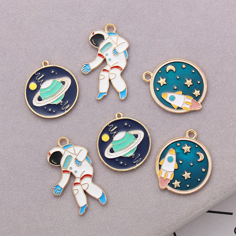 

Hot Sale 10Pcs Alloy Enamel Golden Bottom Astronaut Charms Pendant Necklace DIY Bracelet For School Activity Gifts Accessories
