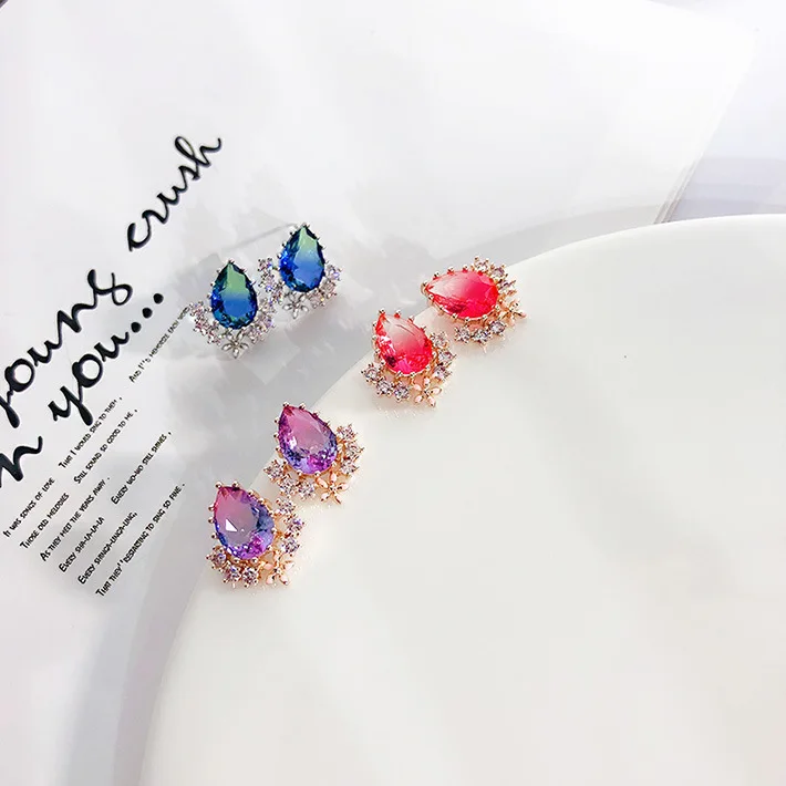 Индивидуальные капли воды нежные Разноцветные кристаллы стиль темперамент металлический цветок женские серьги Новинка