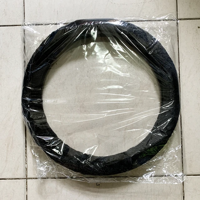 Fur car steering wheel cover, plush car steering wheel cover (38 cm handlebar diameter) Black