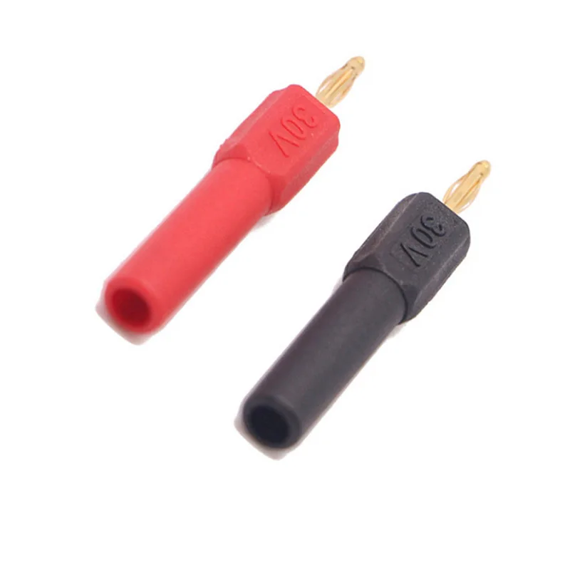 Les deux adaptateurs rouge et noir côte à côte, prêts à connecter des câbles audio.