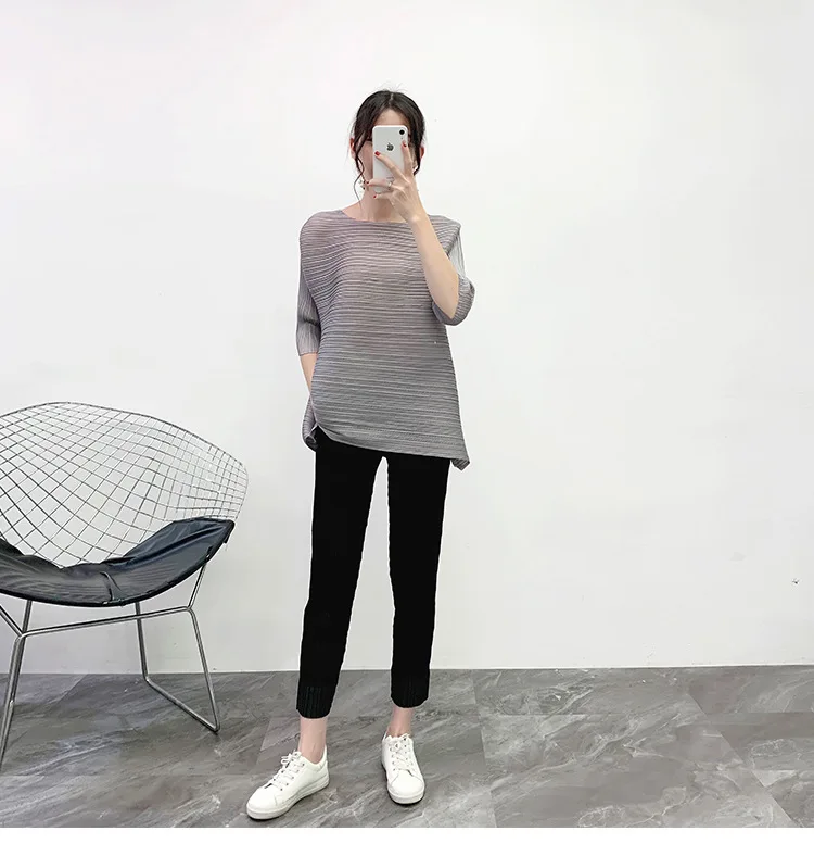 Miyake плиссированные футболки размера плюс для женщин Осенние новые эластичные свободные одноцветные повседневные женские топы с круглым вырезом и короткими рукавами