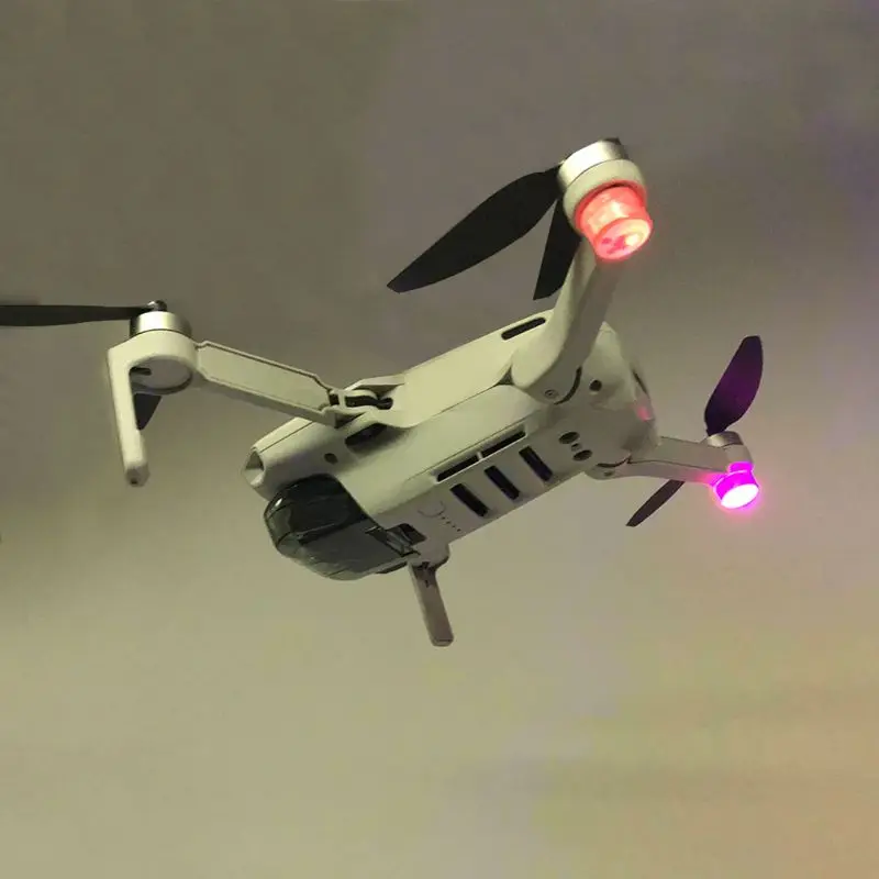 Boîte du kit de lampes LED anti-perte pour DJI Mavic Mini, avec les accessoires disposés autour.