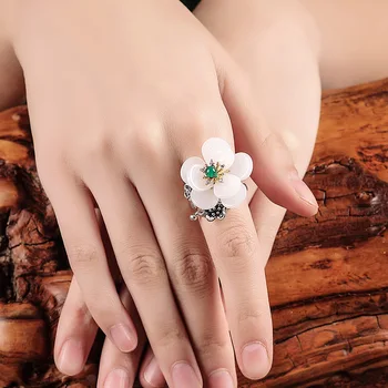 

2020 Ethnic White Flower leaf Adjustable Finger Wedding Rings for Women Clear Color Cute Open Ring Glamour Jewelry Girl Gift