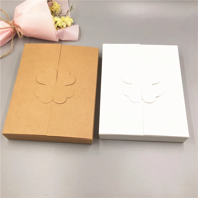 

50Pcs/Lot Vintage Style Four-leaf Clover Shaped Kraft Paper Boxes For Western Festival Candy Packaging Cardboard Container Boxes