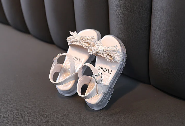 girls shoes Light Up Girls Sandals Baby Summer Bow Children Shoes Kids Soft Bottom Luminous Shoes Sandal boy sandals fashion